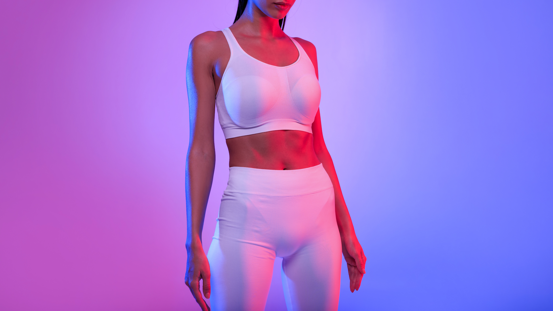 Chica con luces de neón
